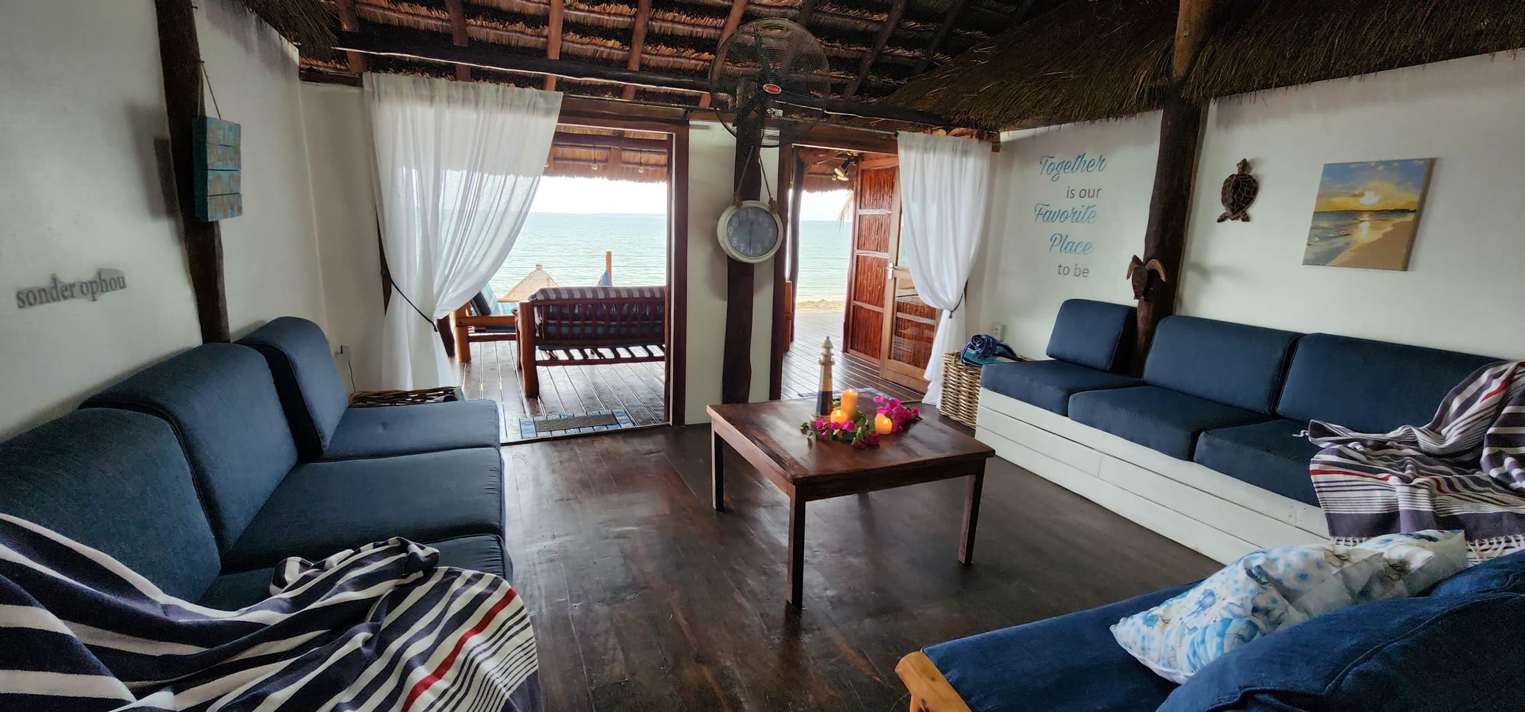 Lounge with sea view